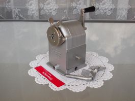 Original Caran D`Ache Spitzer 455 Spitzmaschine + Halterung